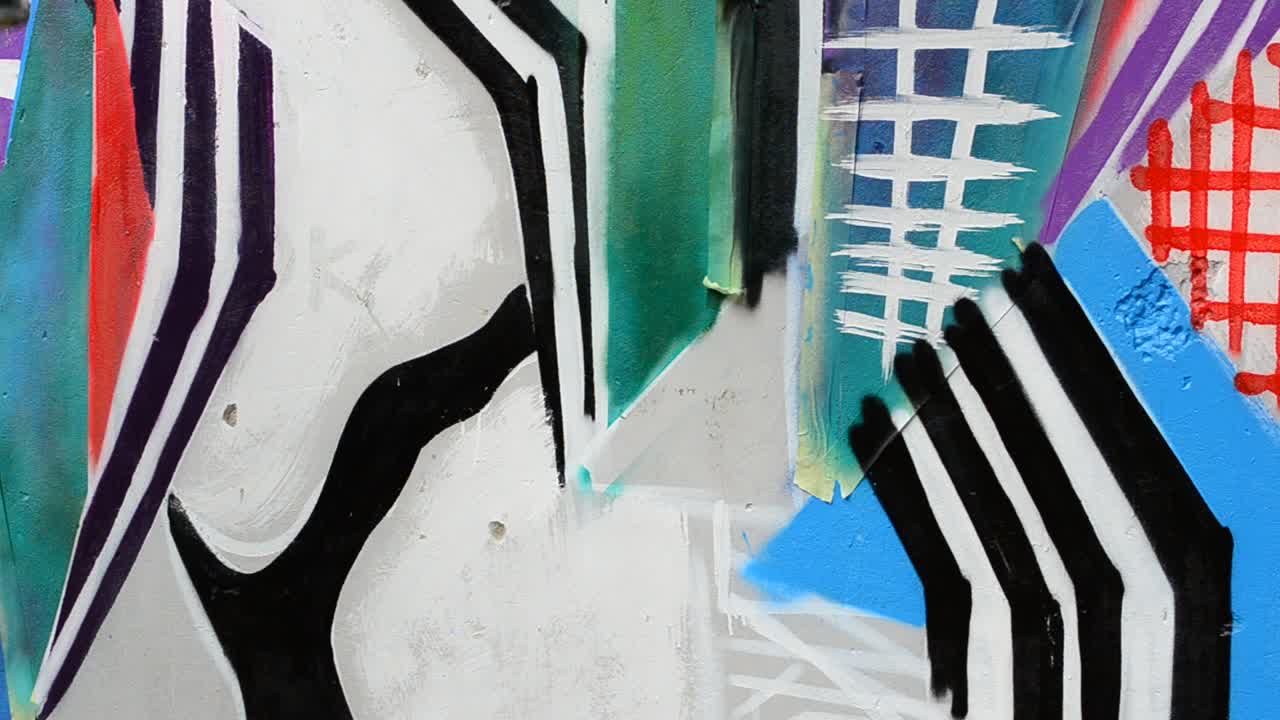 Processo de criação de grafite, cerca. O artista desenha grafite.
