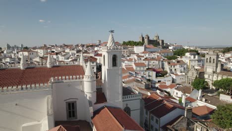 tiro en órbita del campanario, iglesia de san francisco, evora, portugal