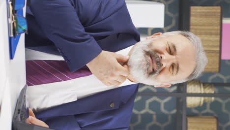 Vertical-video-of-Old-businessman-with-sore-throat.