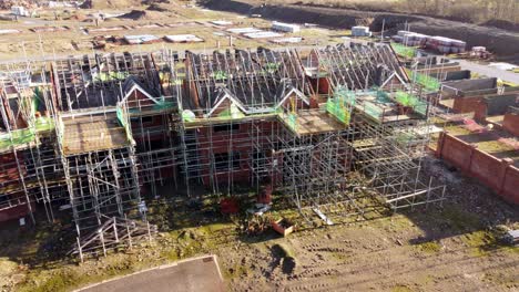 marco de desarrollo de propiedad abandonado dejado en el sitio de construcción de los constructores, vista aérea