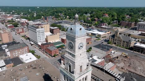 Clock-tower-in-downtown-Davenport,-Iowa-with-drone-video-moving-around-in-a-circle