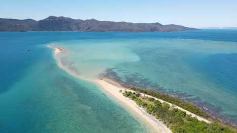Aerial-View-Of-Langford-Island-With-Calm-Blue-Seascape---Popular-Island-In-Whitsunday,-QLD,-Australia