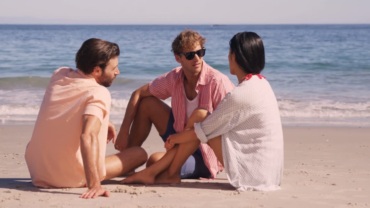 친구 들 이 함께 이야기 하는 것