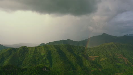 Regentage-Versprechen-Einen-Regenbogen