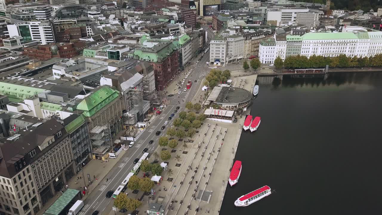 독일 함부르크 시를 비행하며 카메라를 위로 기울임