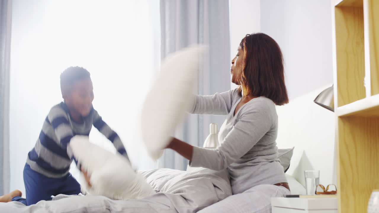 베개 싸움처럼 놀이 시간이라고 말하는 것은 없습니다.