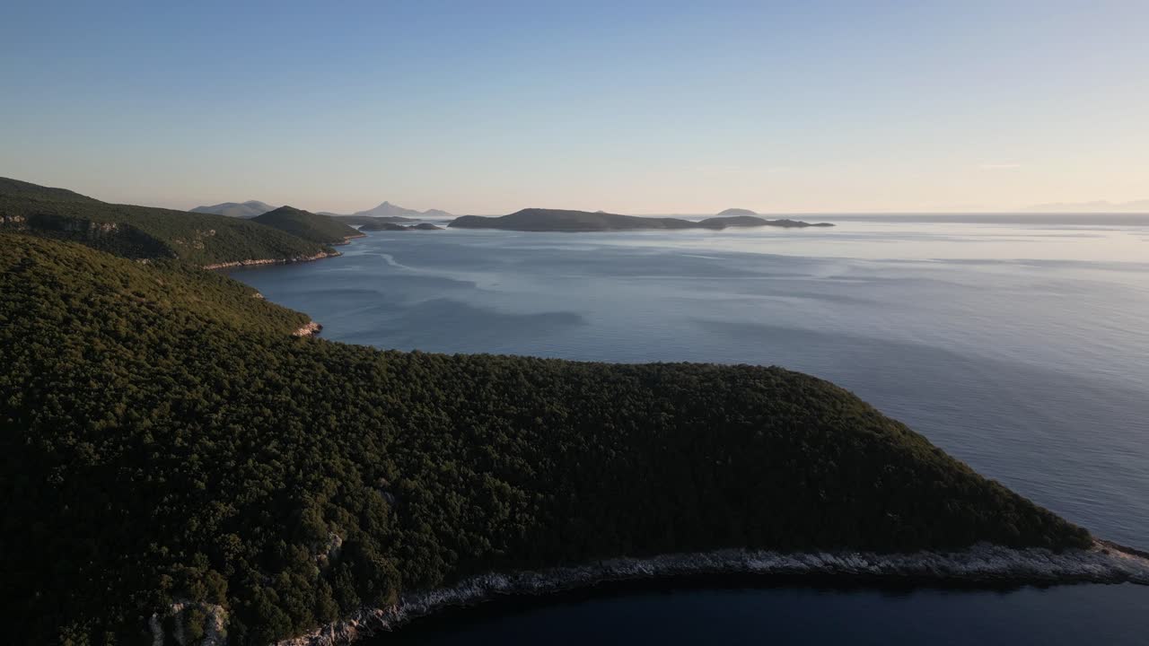 해가 지는 동안 드론으로 찍은 영화  인 클립