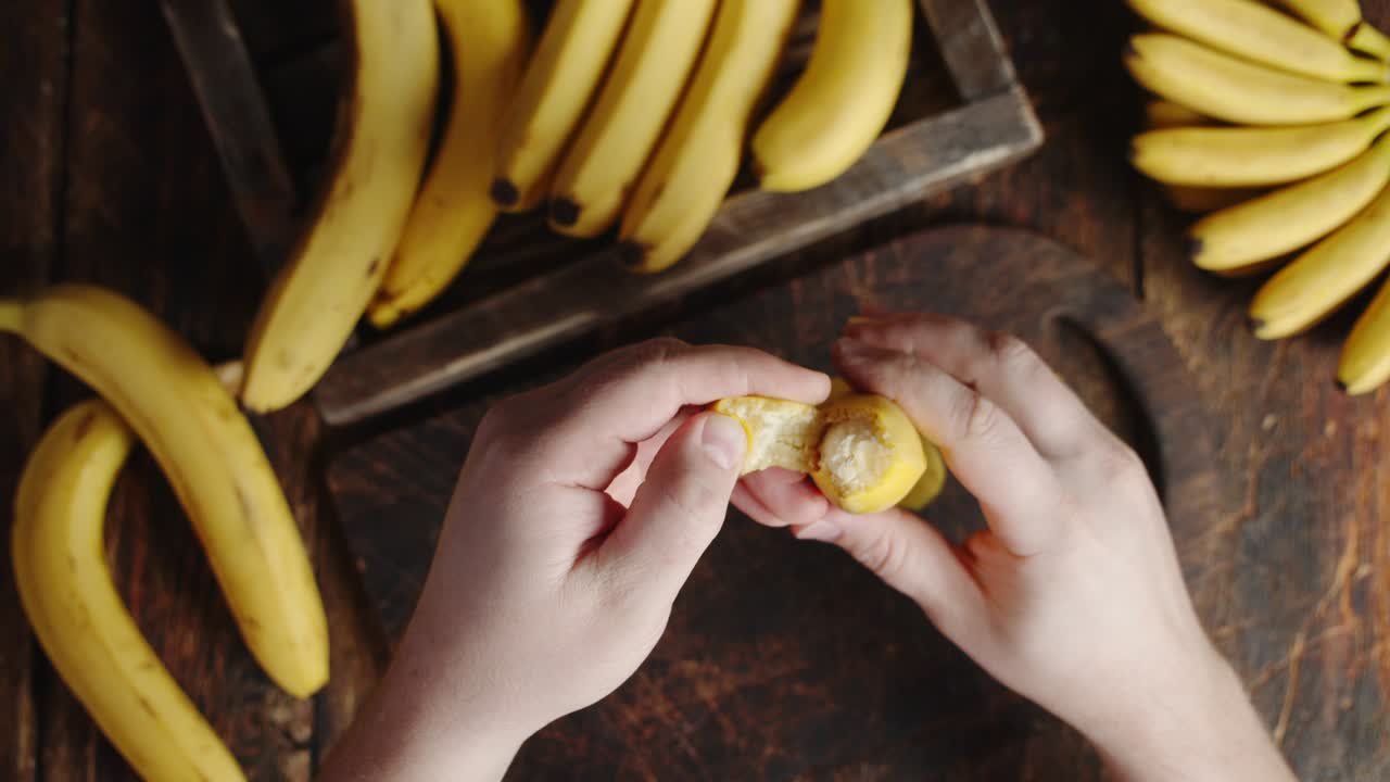 Male hands purified from banana peel.