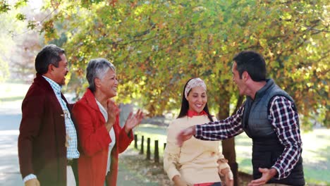 Familia-Jugando-Con-Los-Muertos