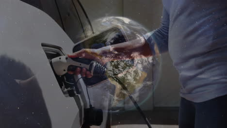 animación del globo girando sobre una mujer afroamericana abasteciendo de combustible un coche