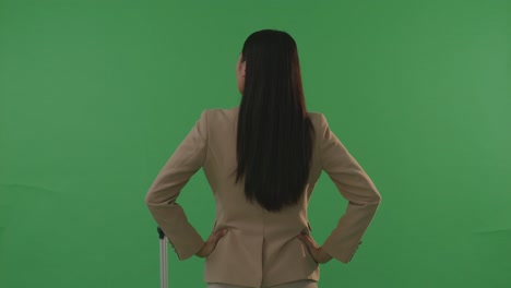 공항에서 기다리는 사업가