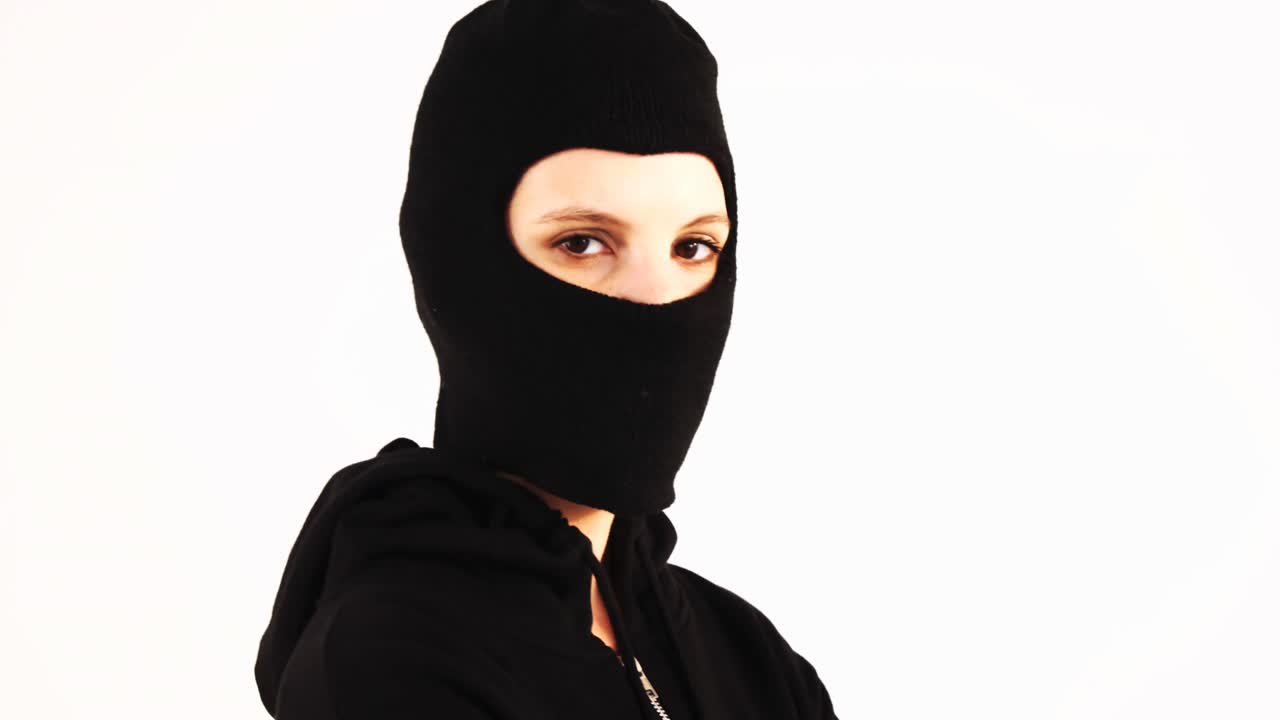 팔 을 고 서 있는 여자 도 의 초상화