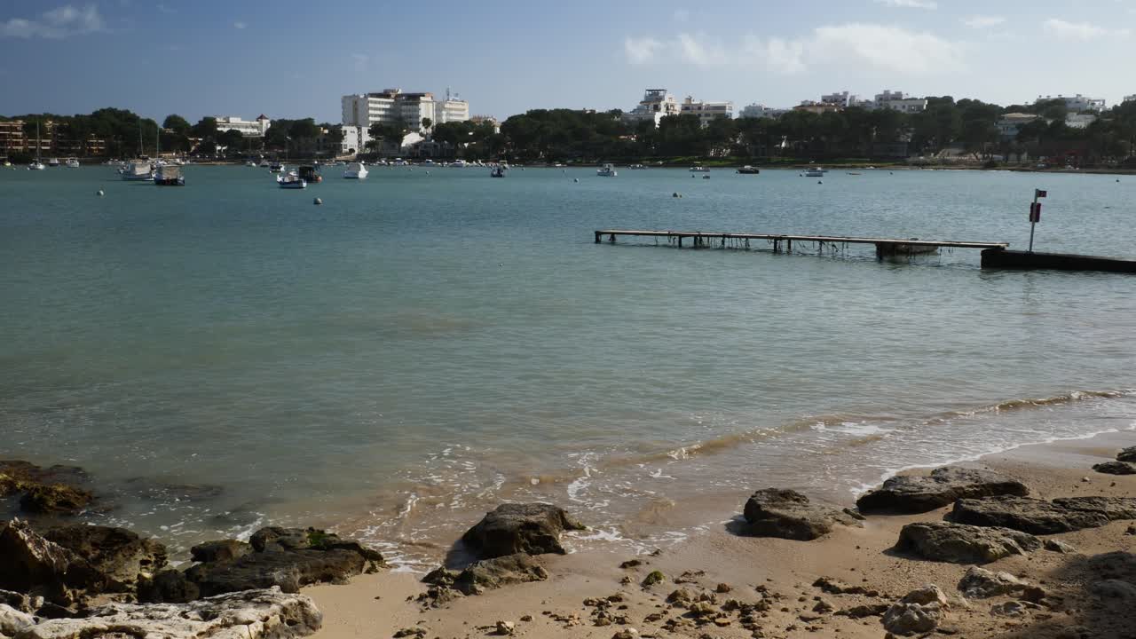 Spiaggia nella baia di Portocolom, Maiorca, Spagna.