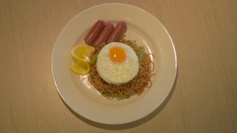 chinese continental food buffet oriental grill noodle served on a plate with egg and garnished-3