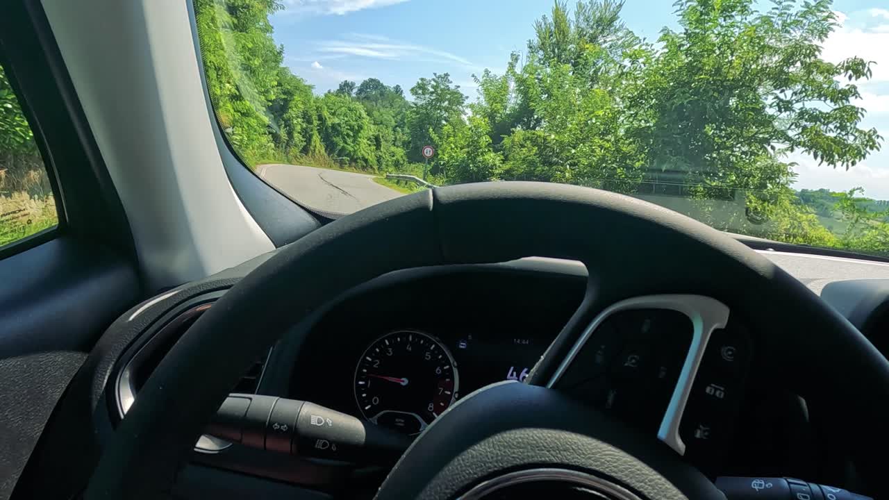 이탈리아 포도 풍경을 통해 평화로운 드라이브