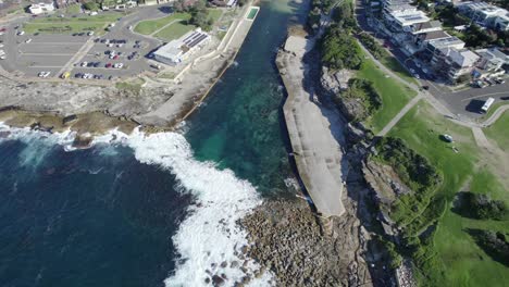 Sea-Waves-In-Clovelly-Beach-In-NSW,-Australia