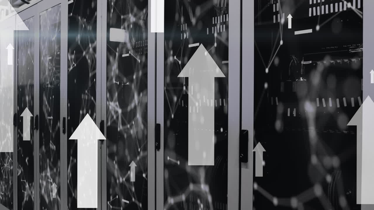 анимация нескольких значков стрел, движущихся вверх, и сеть соединений против серверной комнаты