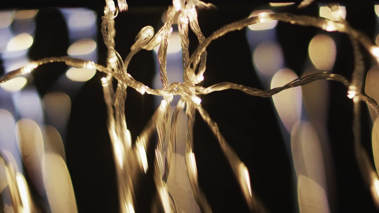 video de puntos de luz bokeh amarillos parpadeantes con espacio de copia