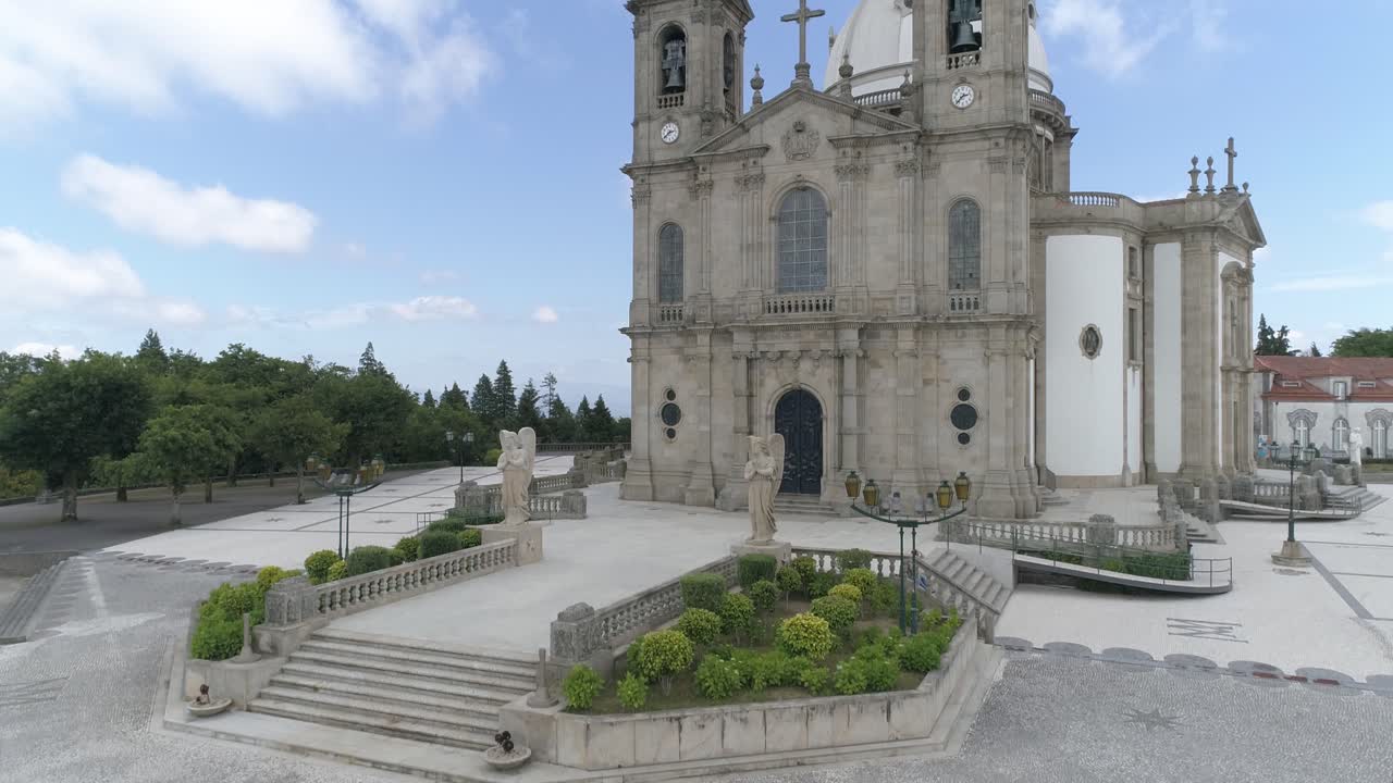vista aérea del histórico santuario de nuestra señora de sameiro en braga, en el norte de portugal