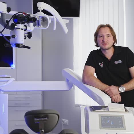 dentist in dental clinic