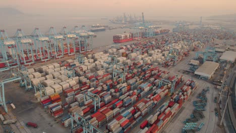cerrar vista aérea de la terminal de contenedores en el puerto de algeciras en españa
