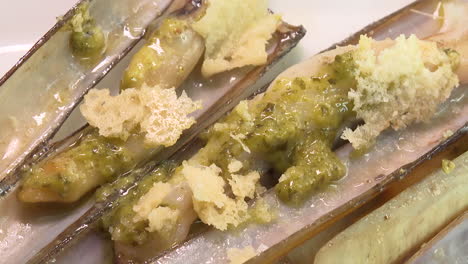 grilled scallops with pesto and croutons