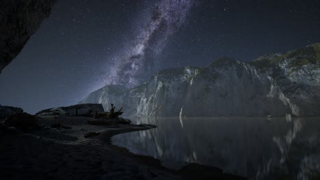 Hiperlapso-De-Cielo-Estrellado-Nocturno-Con-Playa-De-Montaña-Y-Océano-En-Lofoten-Noruega