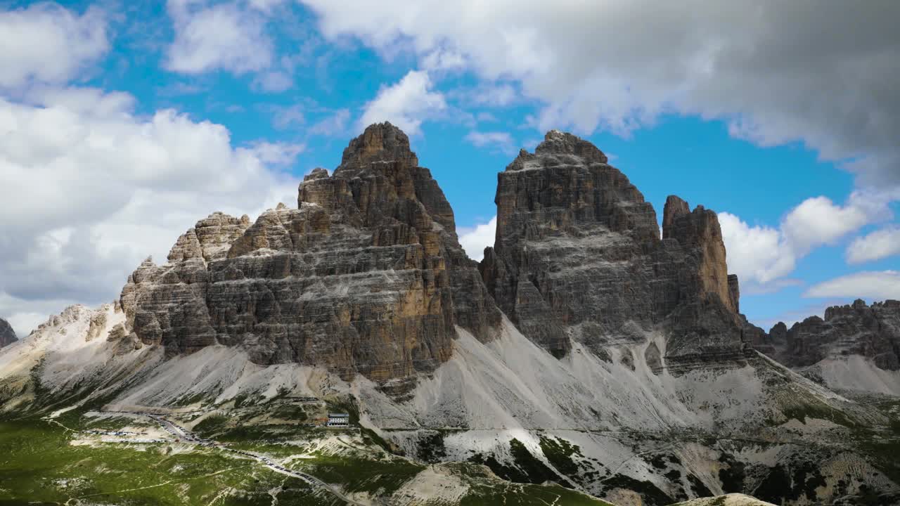 Timelapse Parco Naturale Tre Cime nelle Dolomiti. Splendida natura d'Italia