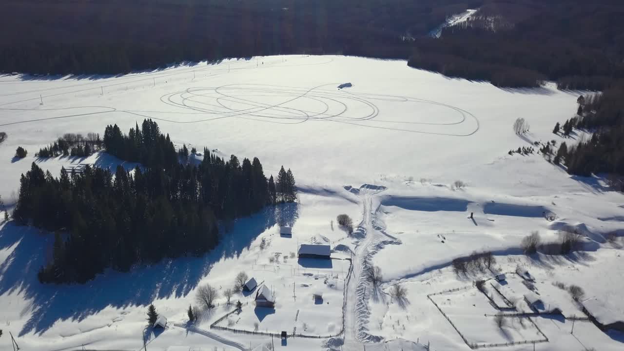 Veduta aerea del villaggio di Snowy Mountain