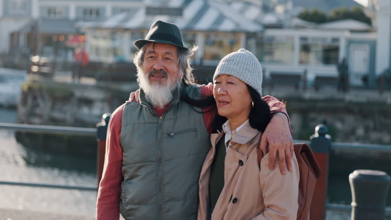 고령 아시아 커플, 가리키고