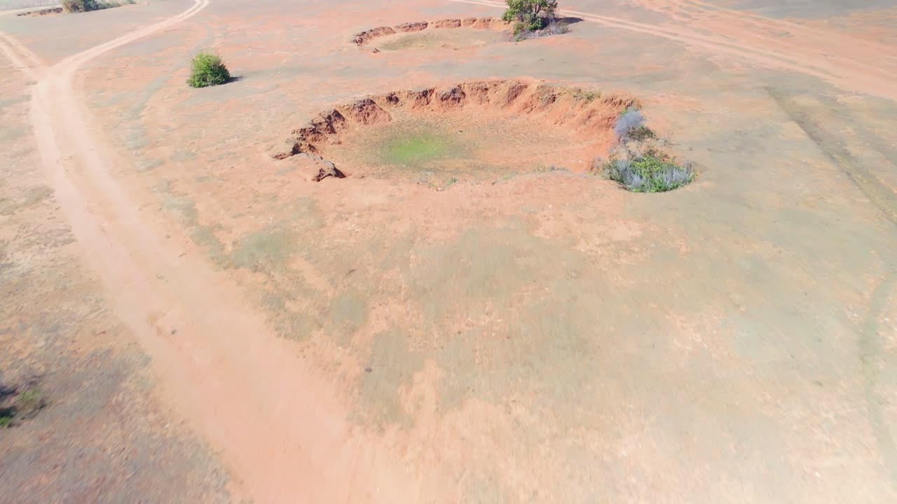 폭탄 제작자가 드러났습니다.