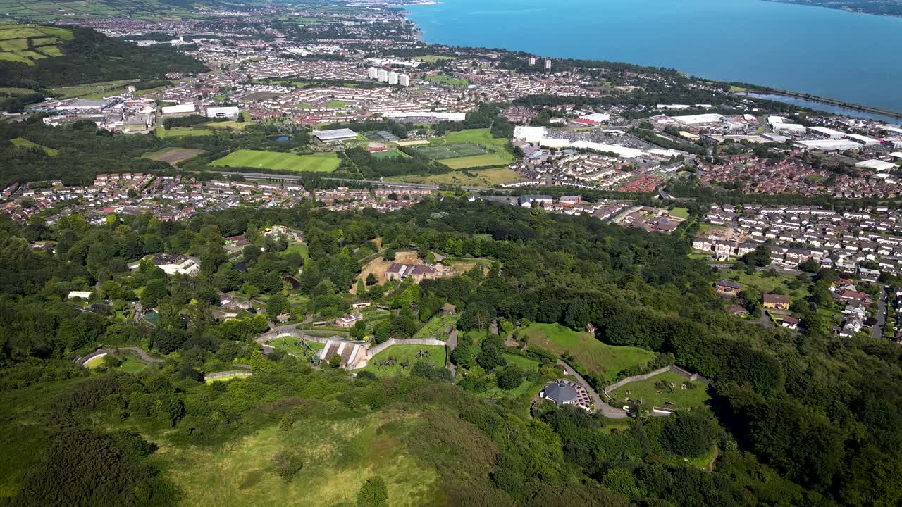 cavehill에서 벨파스트 동물원과 newtownabbey의 회전 조감도