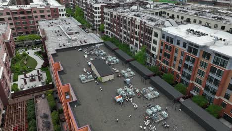 Parque-Para-Perros-De-Espacio-Verde-En-El-Edificio-De-La-Ciudad-Urbana