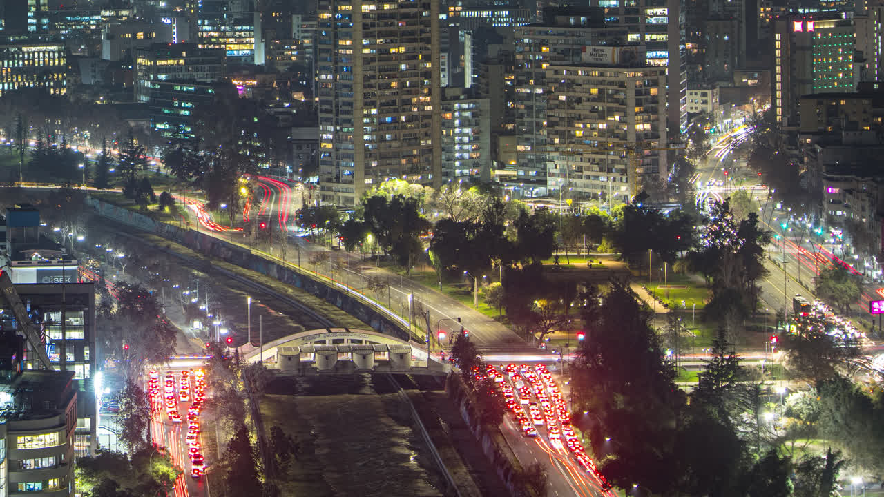 프로비덴시아 야간 저속 촬영 칠레 산티아고