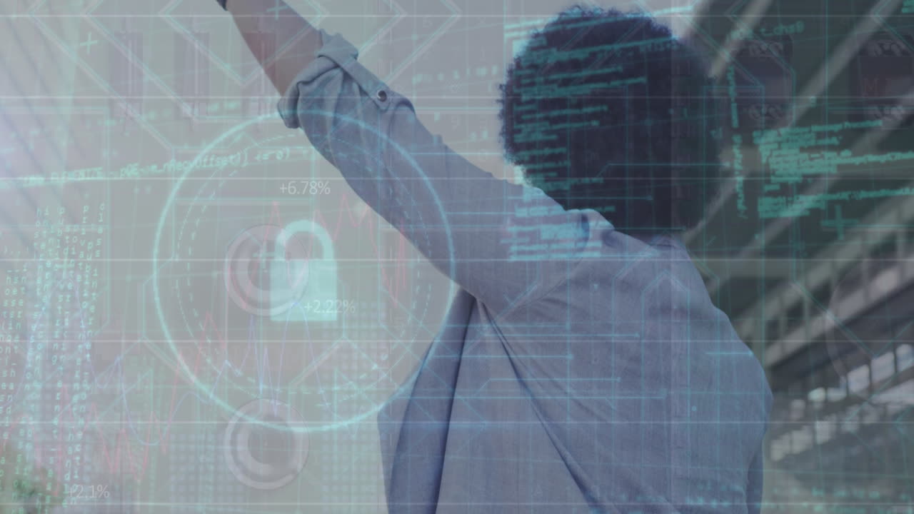 animación de candado y lenguaje informático, mujer biracial gestando la mano para detener el taxi