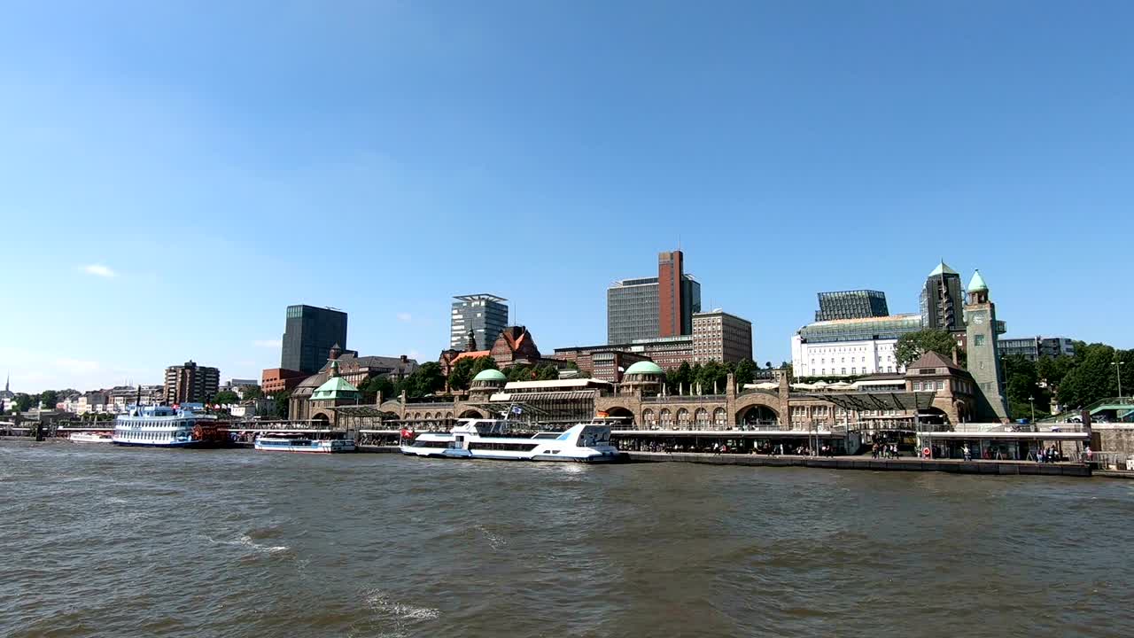 함부르크의 도시 실루, 엘베 강과 도시 풍경, 배와 페리, 4k