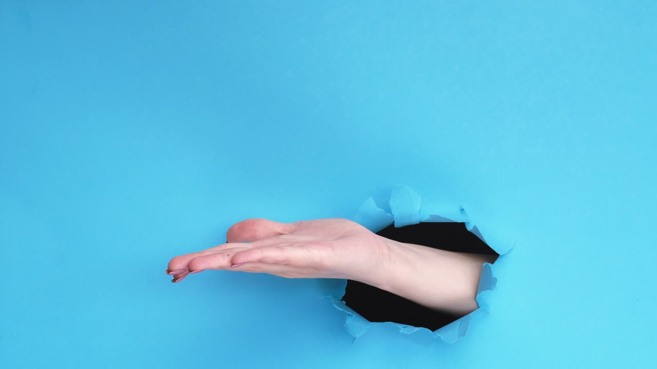 여기를 보세요. 홍보 배경. 손으로 돌파구.