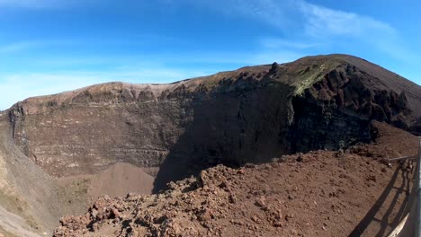 images of the crater of mount vesuvius