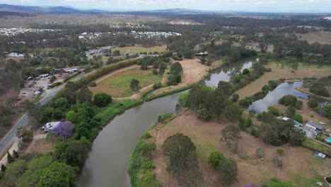 Waterfront-Park-Am-Logan-River-In-Waterford,-Queensland,-Australien