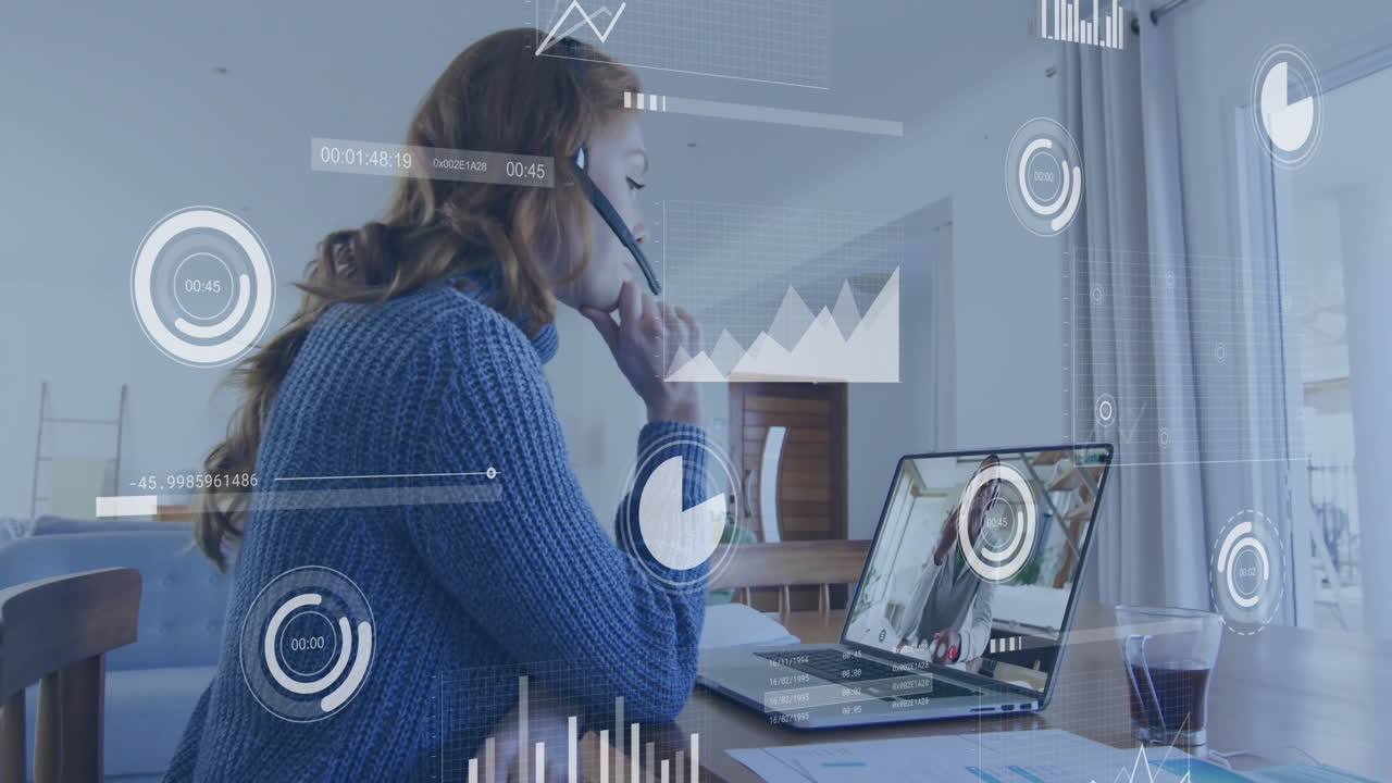 animación de procesamiento de datos y diagramas sobre diversos colegas que tienen una llamada de video con auriculares