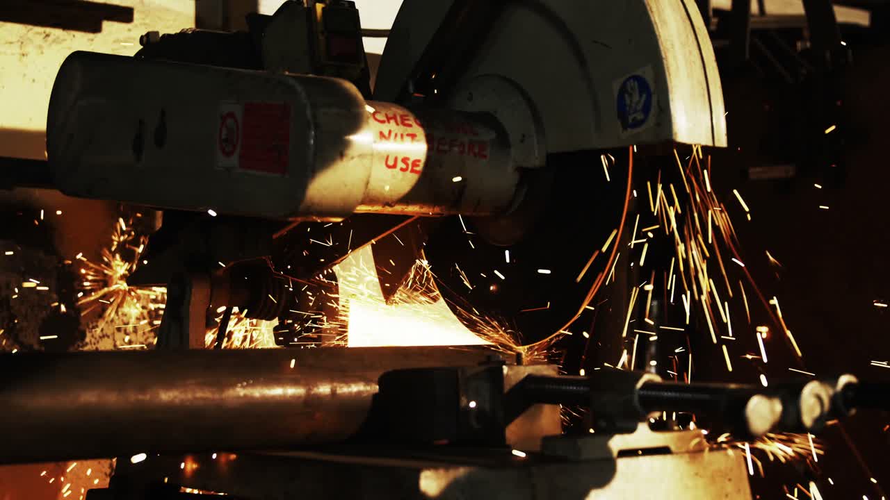 крупный план циркулярной пиломашины