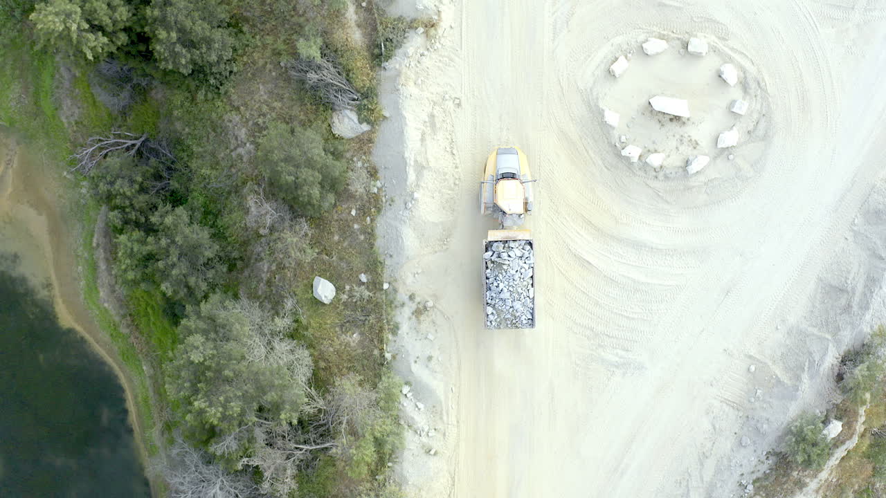 광산 산업은 움직이고 있습니다.