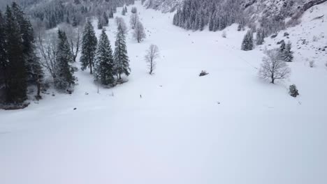 Schöne-Große-Winterberglandschaft-In-Der-Schweiz