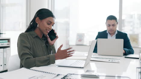 Telefonanruf,-Laptop-Und-Geschäftsfrau-Diskussion