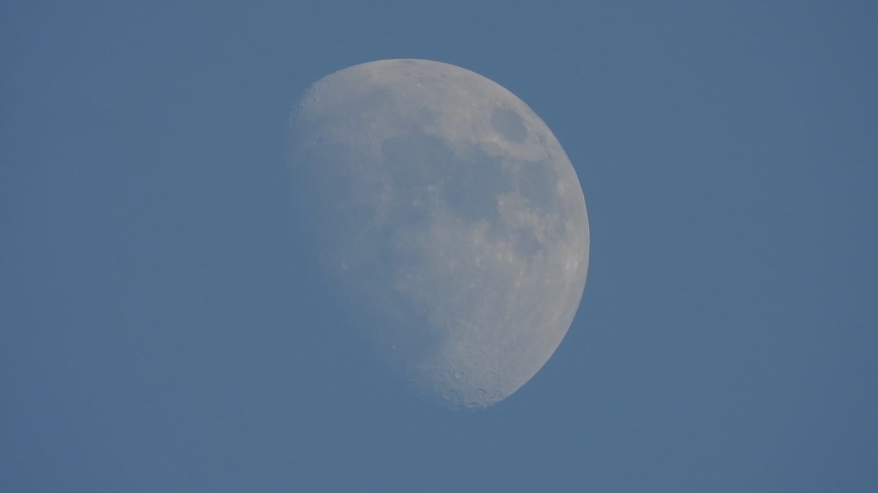 하늘에 달 - 달 밖