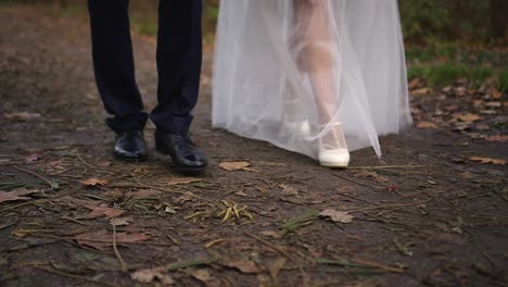 bride and groom walking in the park 02