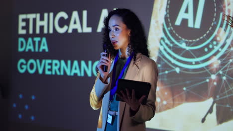 mujer haciendo una presentación sobre la ia ética y la gobernanza de los datos