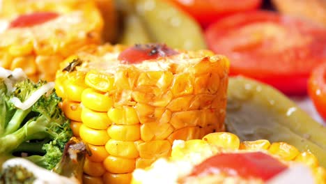 maíz asado con verduras