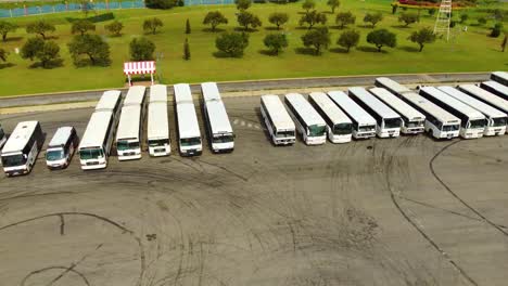 vista aerea de autobuses estacionados