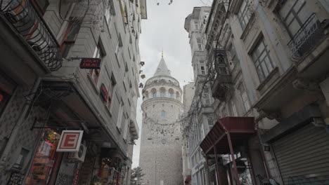 torre galata en la ciudad turca de estambul.